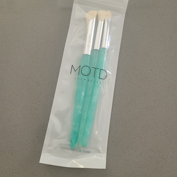MOTD | Makeup Brushes 3 Pc Set Seas The Day - Picture 2 of 2